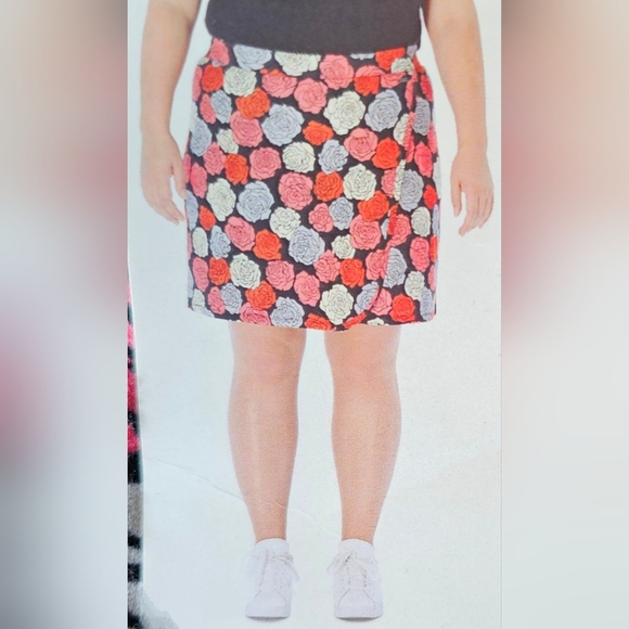 Jones New York Dresses & Skirts - Jones New York Faux Wrap Pull-on Skirt w Built-In Shorts, Camellia Pink Red Rose
